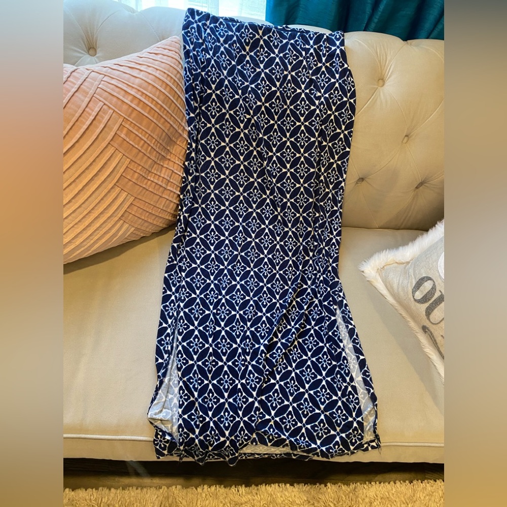 Old Navy long maxi skirt with elastic waist blue & white with side slits size M